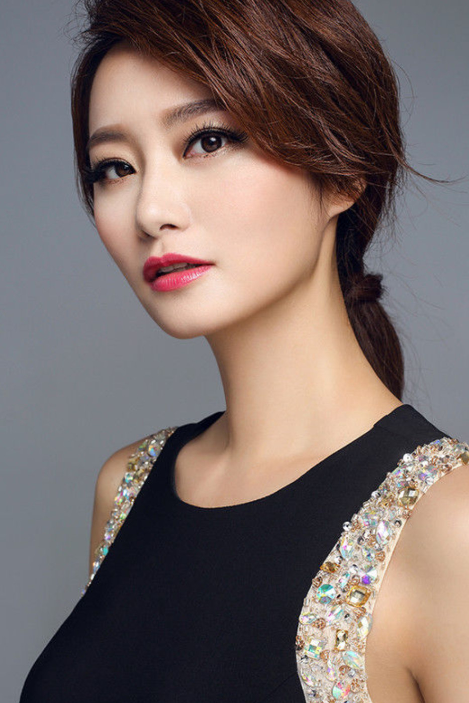 赵小侨档期咨询,出席活动及广告代言业务洽谈