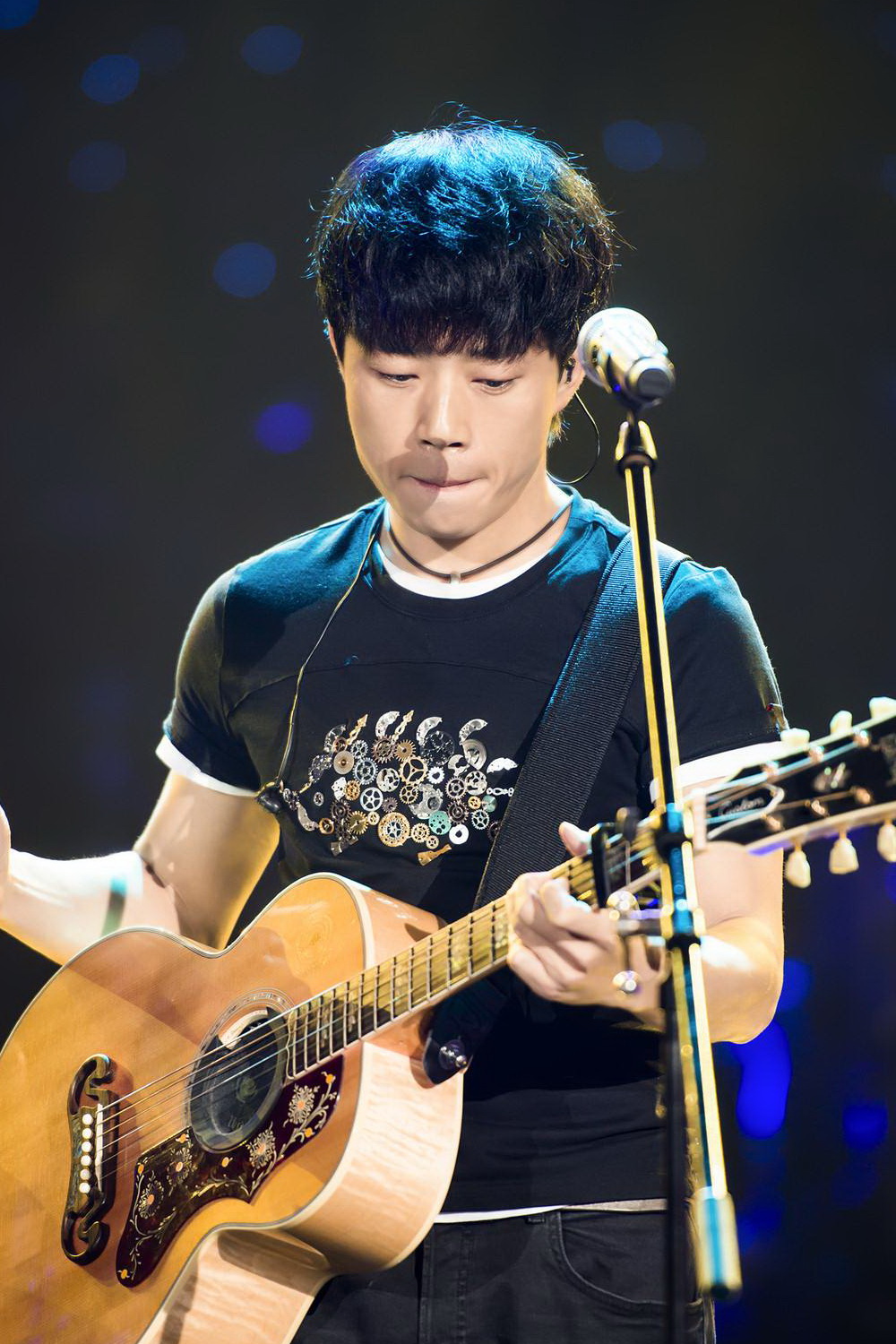 赵雷档期咨询,出席活动及广告代言业务洽谈