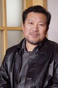 何伟