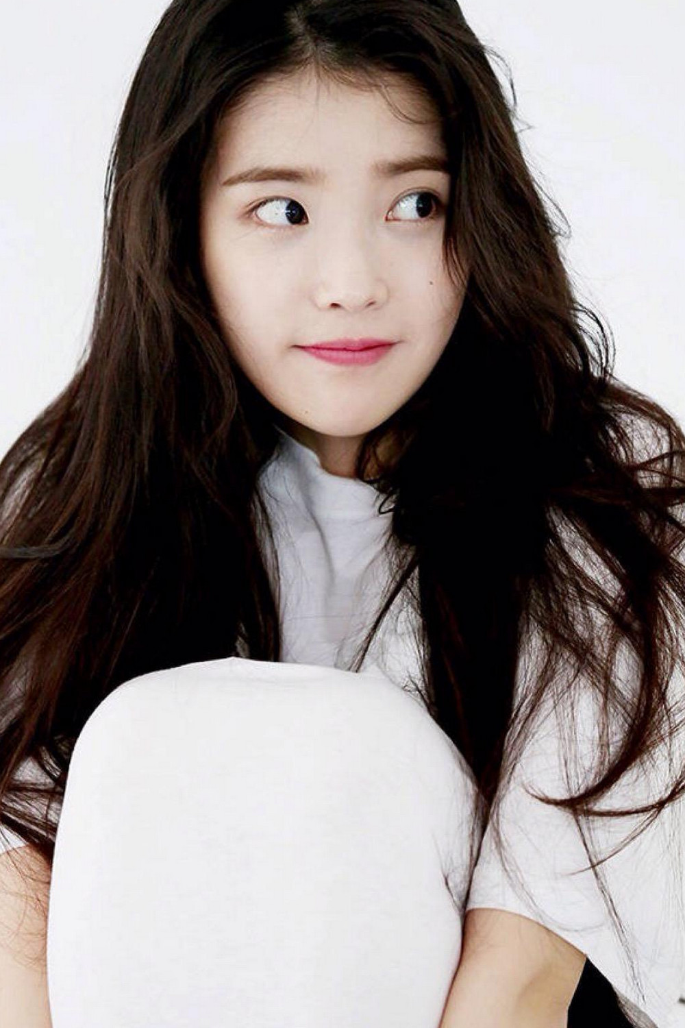 李知恩档期咨询出席活动及广告代言业务洽谈