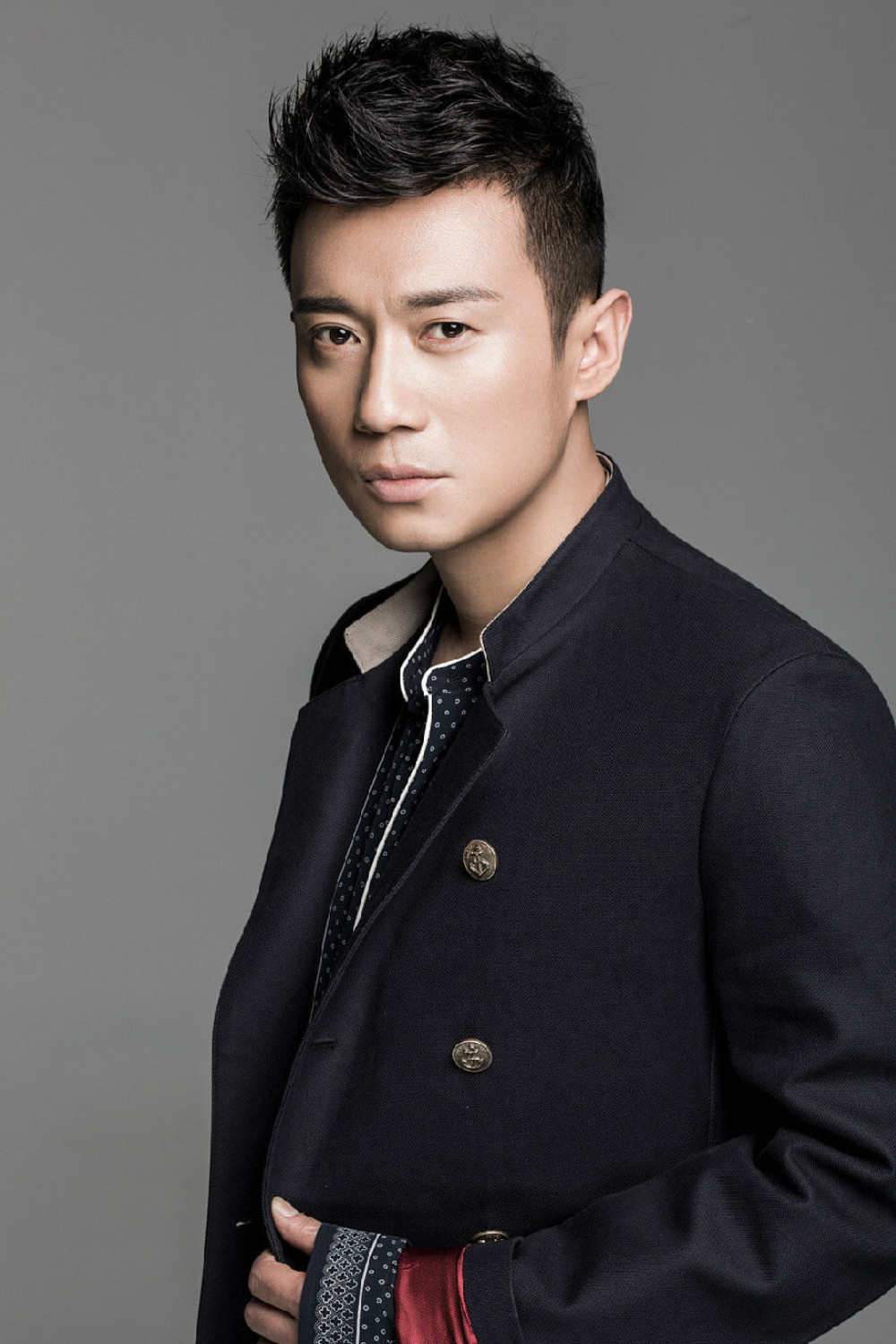 徐洪浩 内地明星影视演员徐洪浩肖像使用费:15 万元/两年温馨提示