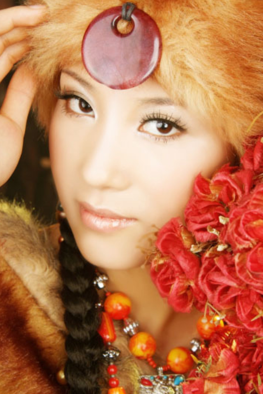 泽仁曲措档期咨询,出席活动及广告代言业务洽谈