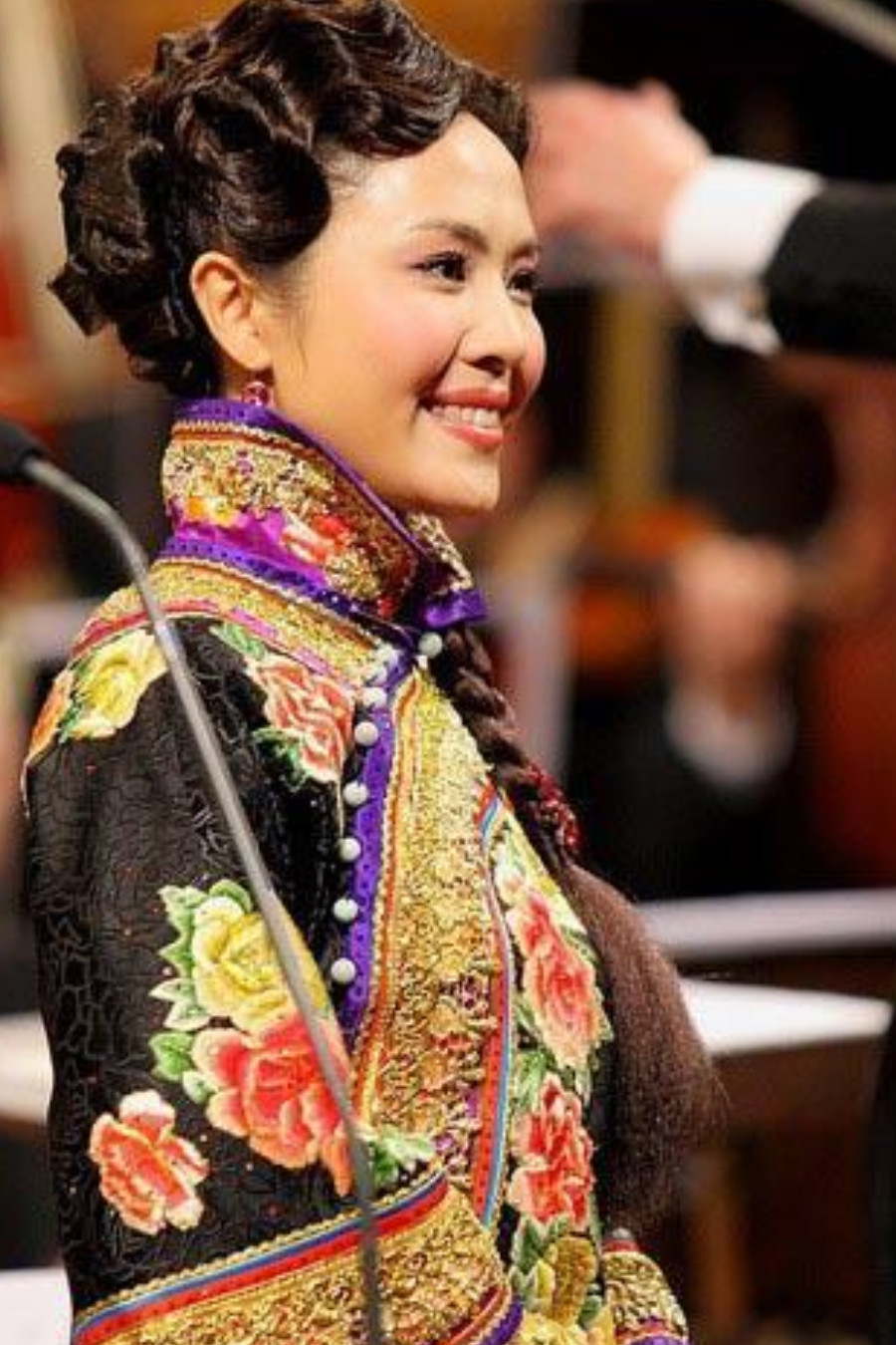 王莹档期咨询,出席活动及广告代言业务洽谈