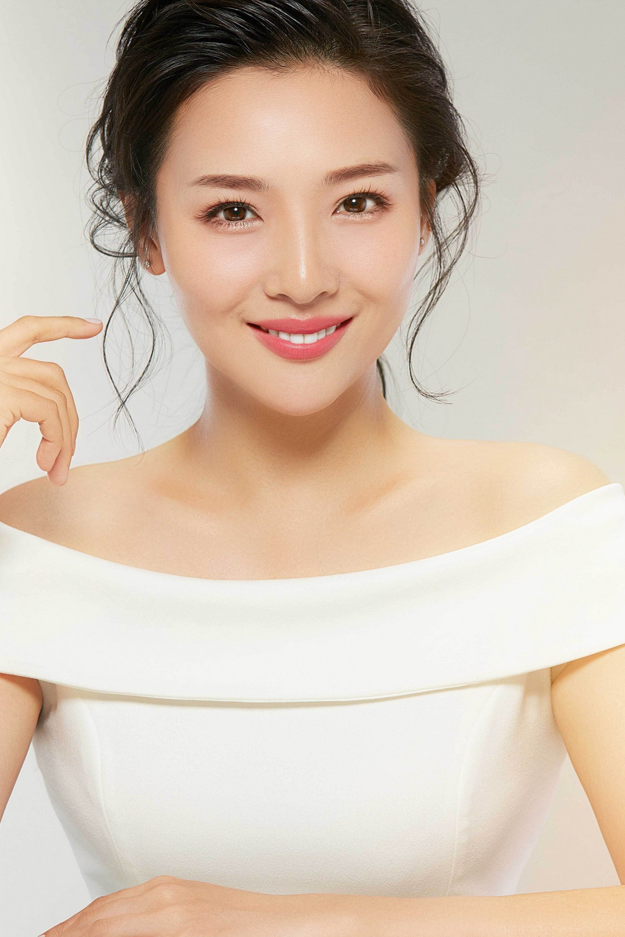 李波儿档期咨询,出席活动及广告代言业务洽谈