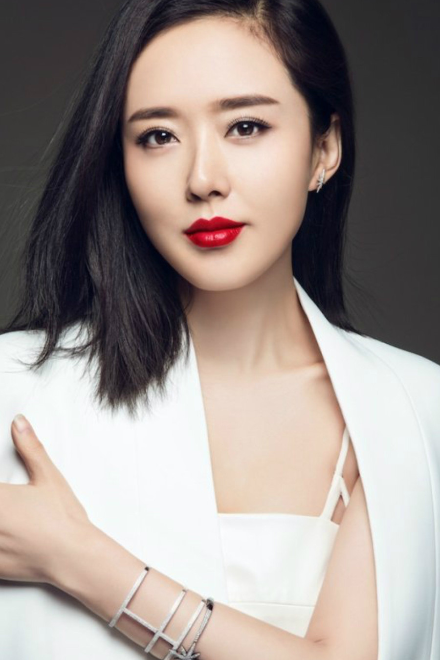 颜丹晨档期咨询,出席活动及广告代言业务洽谈