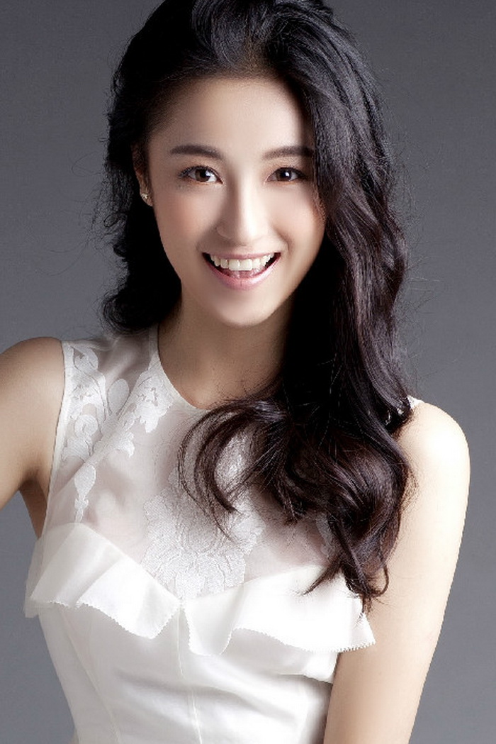 艾佳妮档期咨询,出席活动及广告代言业务洽谈