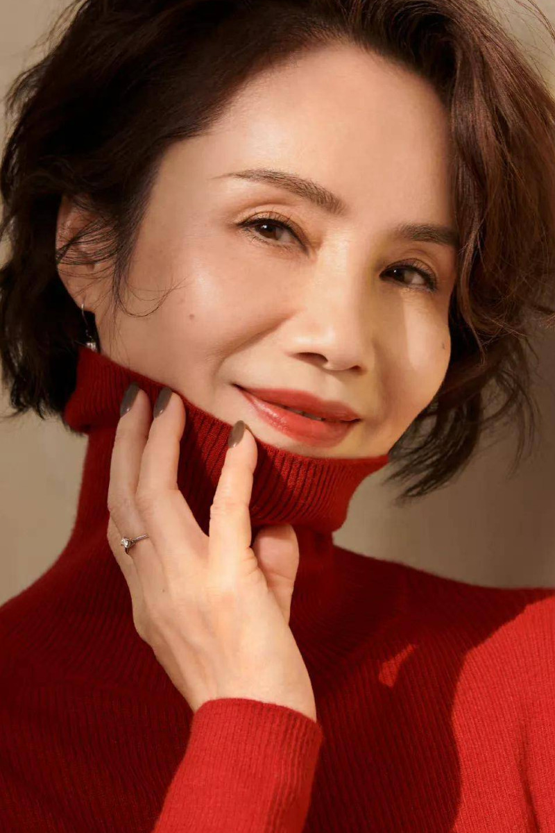 徐俐档期咨询出席活动及广告代言业务洽谈